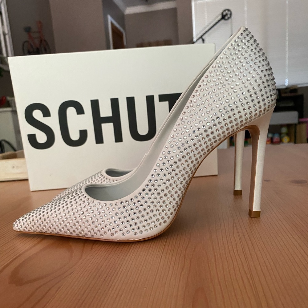 BNWT SCHITZ Lou crystal heels sz 7.5